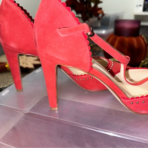 Red pumps - Picture 4 of 7